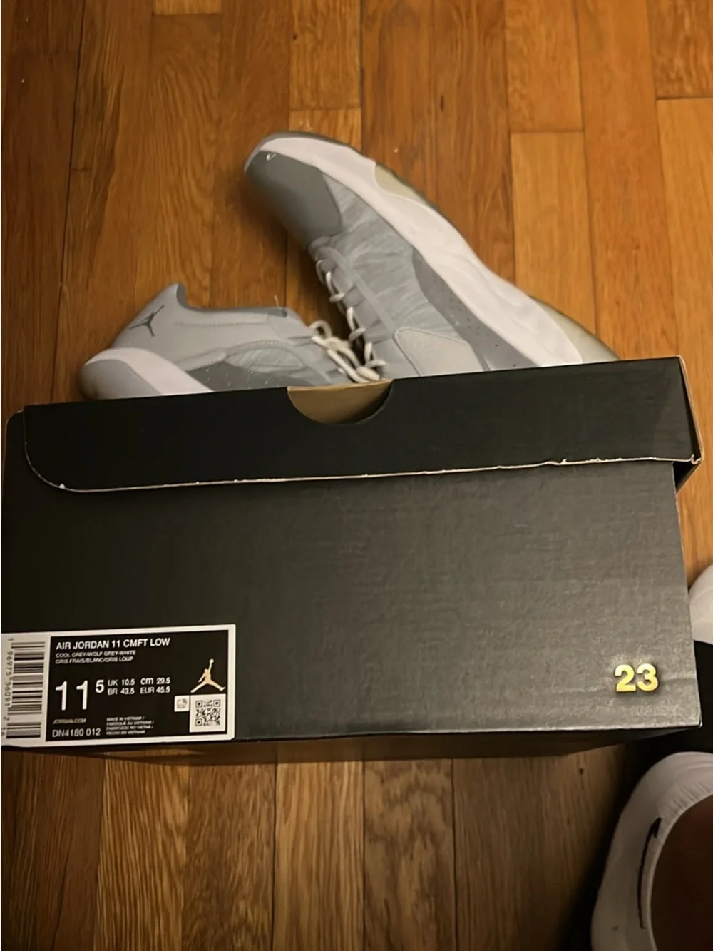 Jordan 11 CMFT Low Men's Sneakers - Light Gray/White